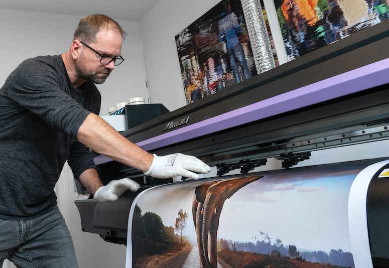 Wilfried Vonk working with the Mimaki printer at the Photogift workshop in IJsselmuiden