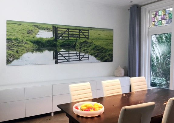 Met 100 centimeter hoog x 300 breed is dit met recht een eyecatcher van formaat.