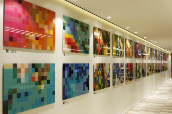 Kunstfoto's achter acrylaat door Fotogeschenk geleverd aan het ministerie van Sociale Zaken en Werkgelengheid in Den Haag.
