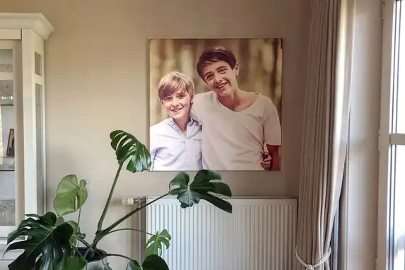 Een canvas in de keuken zorgt voor warmte en sfeer, zelfs in moderne of minimalistische ruimtes.