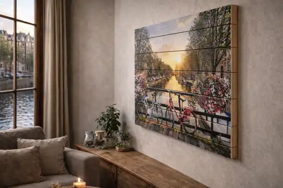 Foto op ayoushout als wanddecoratie, natuurlijk hout met warme uitstraling.