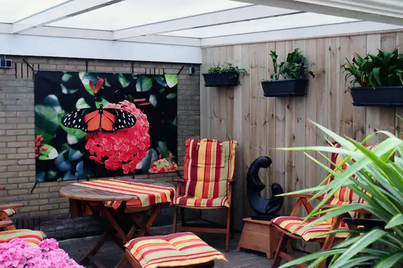 Ringen en elastieken om de 40 centimeter kunnen als optie bij het tuindoek worden besteld.