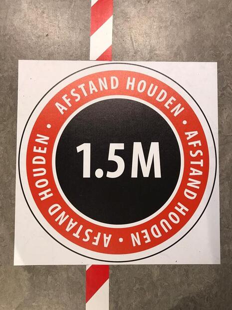 Vloerstickers geschikt voor iedere droge en schone ondergrond.