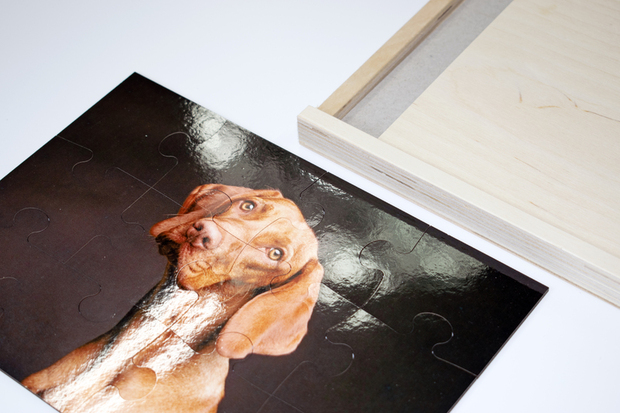 Houten fotopuzzel met een hond erop