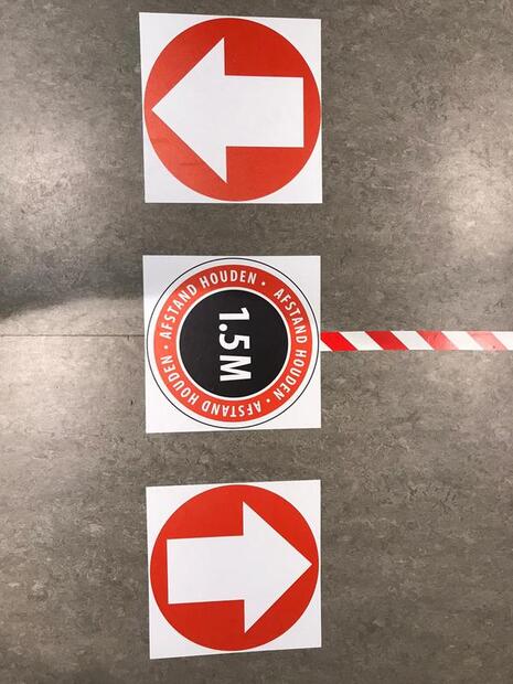 Vloerstickers, handig bijvoorbeeld als bewegwijzering.